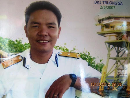 Gia cảnh thương tâm của người lính hải quân có mẹ bại liệt, con rò tủy